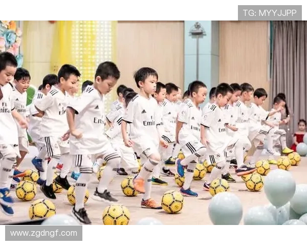 儿时心中的足球明星是谁让我们追忆童年梦想与激情 儿时心中的足球明星是谁让我们追忆童年梦想与激情