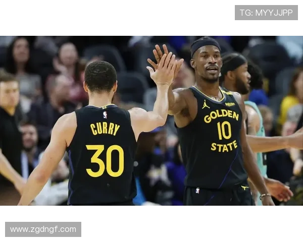 足球明星们的篮球梦：看他们如何热爱NBA赛事的精彩瞬间